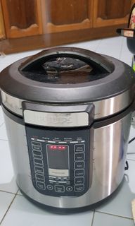 TEFAL PRESSURE COOKER CY777