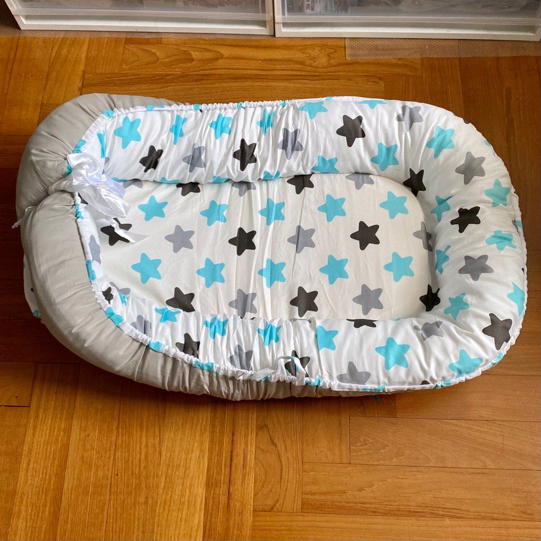 Portable Baby Bed / Lounger, Babies & Kids, Baby Nursery & Kids