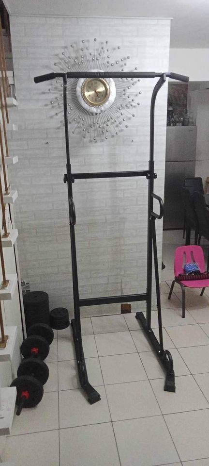 Power Stand Pull Up Bar (Category: Toning & Stretching Accessories) located in Quezon City. Submitted by tobiasmcbite (Listing ID 1276563574, Image 3). Description: Power Stand Pull Up Bar From ₱4,999 Now ₱2,000 Only! • STURDY CONSTRUCTION: Made of thickened heavy duty steel construction, the square tube thicker and wider, U shaped frame base with skid resistant feet, safe and stable. Weight Capacity: 300lbs ADJUSTABLE HEIGHT: The pull up station