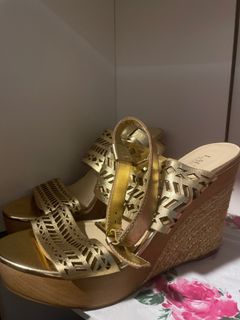 Gold dress wedges outlet