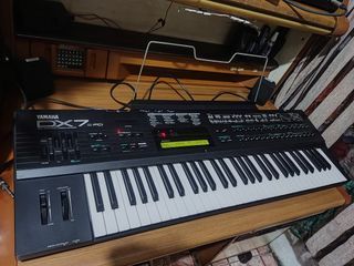 Rare 1986 Yamaha DX7 Keyboard Synthesizer