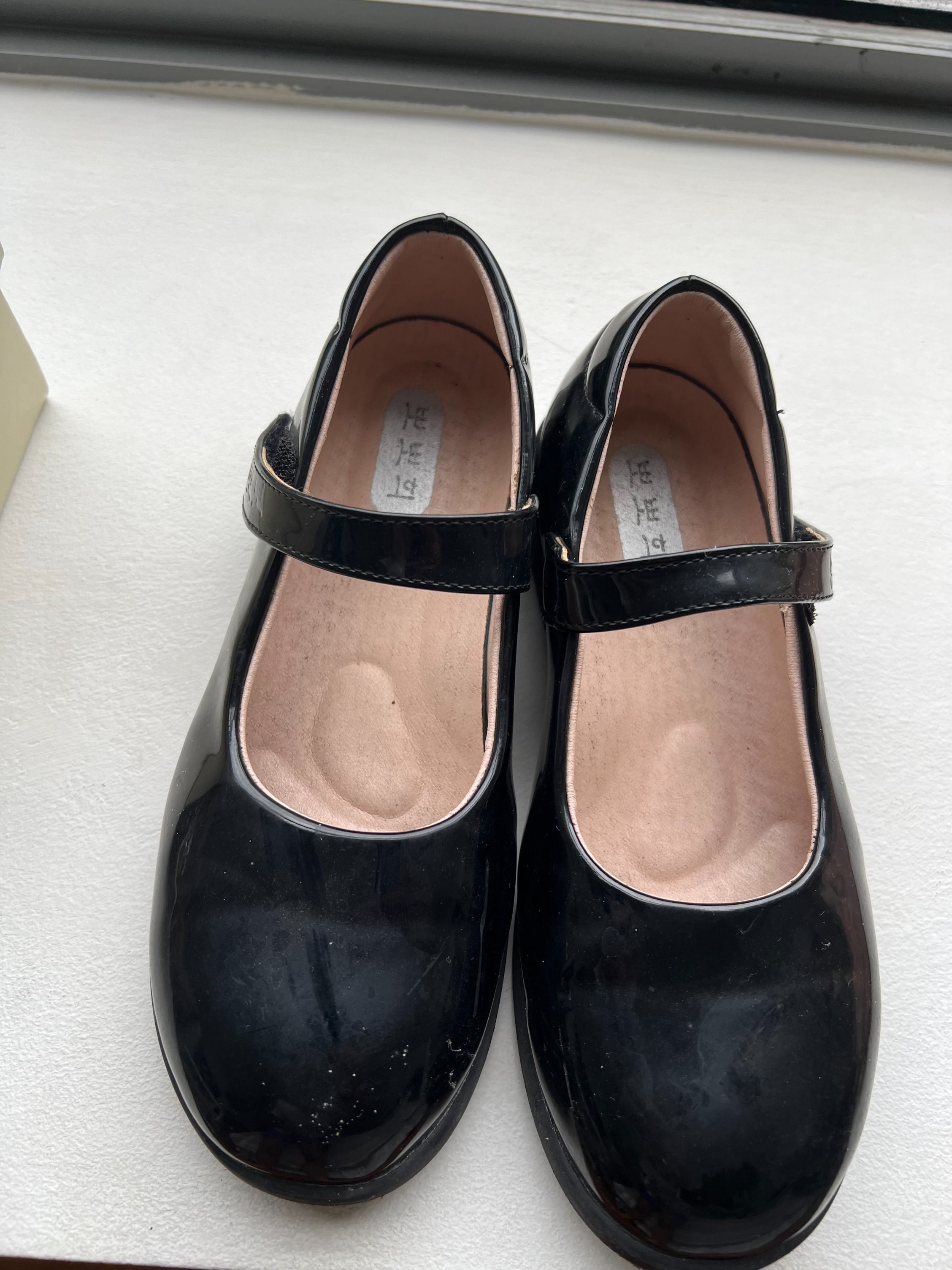 Shoe Mel by Melissa and others 15 Brand new in box Size 33 euro Price 40 Normal price 95 Shoe Dr Kong Size 31 15 good condition Show