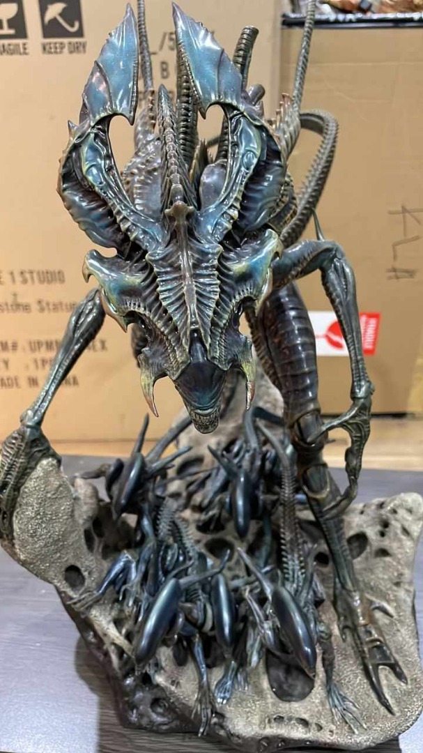 Alien King Maquette Sideshow Collectibles toy statue model 53.3cm