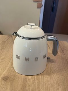 This retro electric kettle is a spot-on dupe for Smeg's — and it's