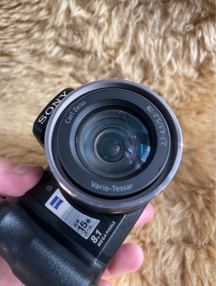 Sony Cybershot DSCH7 Digital Camera, Photography, Cameras on Carousell