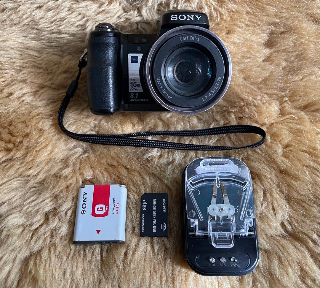 Sony Cybershot DSCH7 Digital Camera, Photography, Cameras on Carousell