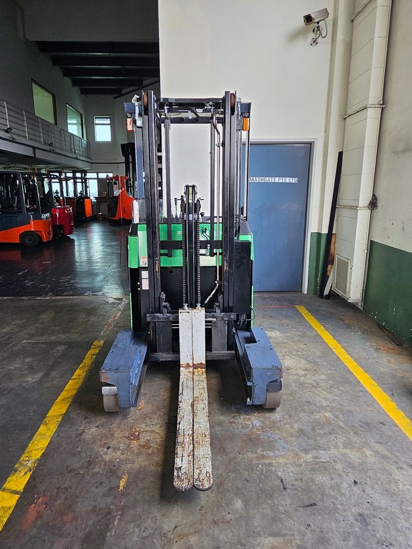 Toyota Reach Truck - Forklift, Cars, Other Vehicles on Carousell