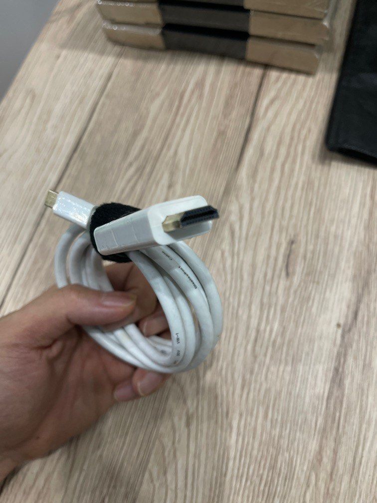 UGreen HDMI cable (Category: Chargers & Cables) located in Mandaluyong City. Submitted by ccgem (Listing ID 1276618200, Image 3). Description: 2M long HDMI cable for TV to MacBook RFS: bought another cable from Apple.