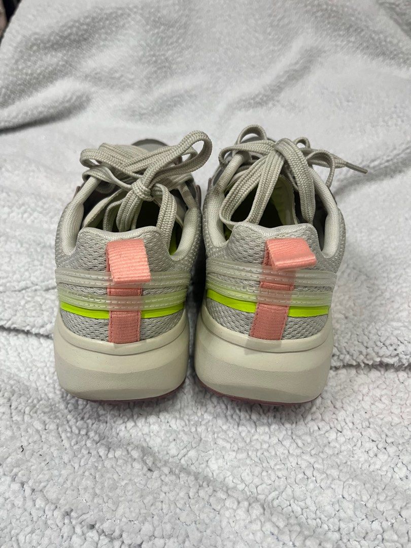 Veja Running Sneakers - Womens (Category: Sneakers) located in Makati City. Submitted by krissybituin (Listing ID 1276526684, Image 3). Description: Size 36 (6.5us) Bought in the US Shoes only.