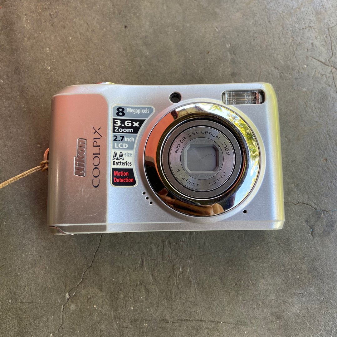 Vintage Nikon Coolpix L19 CCD Camera, Photography, Cameras on Carousell