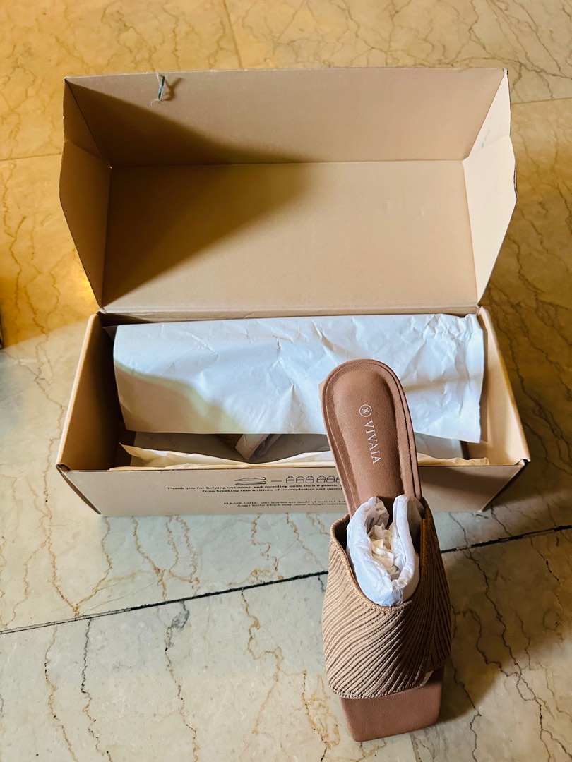 Vivaia Flats Size 9, Women's Fashion, Footwear, Flats & Sandals on