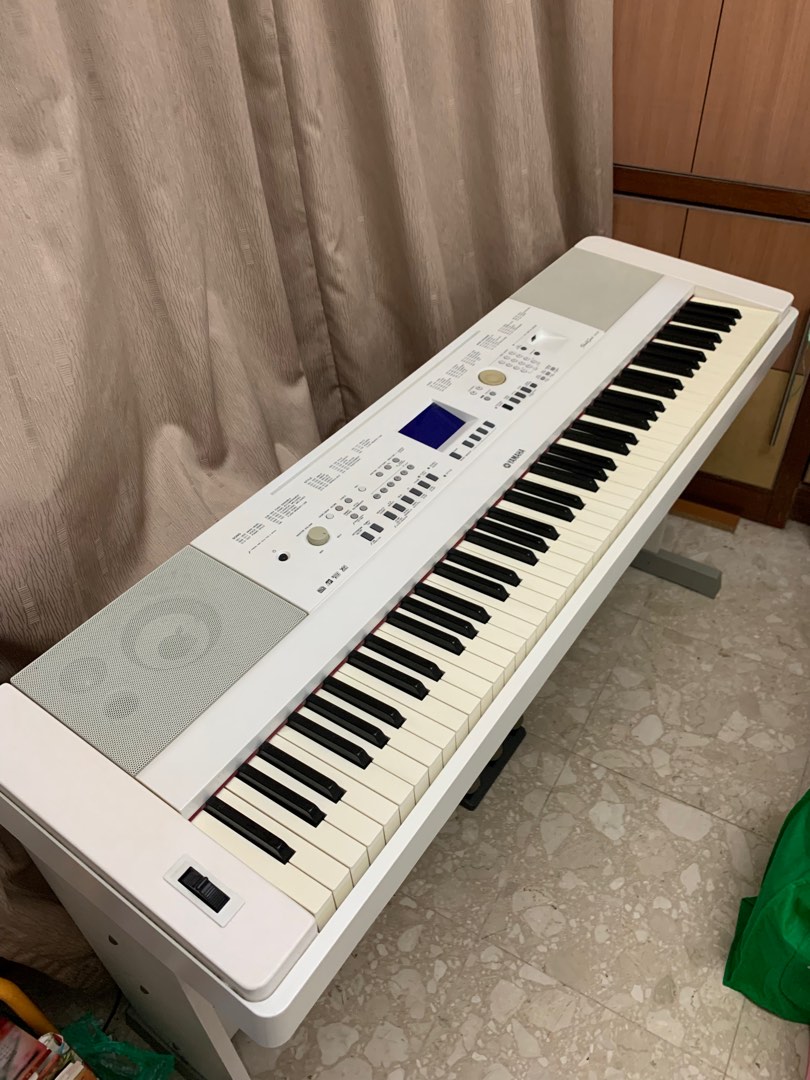 Yamaha Digital Piano DGX 650, Hobbies & Toys, Music & Media, Musical