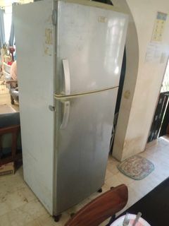 11.371 Cubic feet  2 door Electrolux White Westinghouse Refrigerator