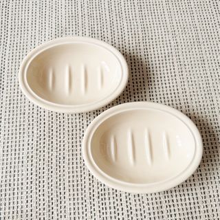 https://media.karousell.com/media/photos/products/2024/1/5/2pcs_cream_ceramic_soap_holder_1704456321_7cdc6299_thumbnail.jpg