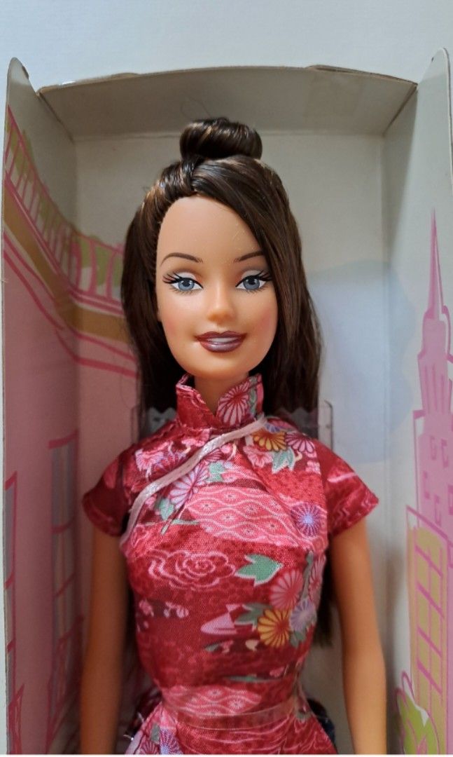 正版Barbie - 中國華服限定版, 興趣及遊戲, 玩具& 遊戲類- Carousell