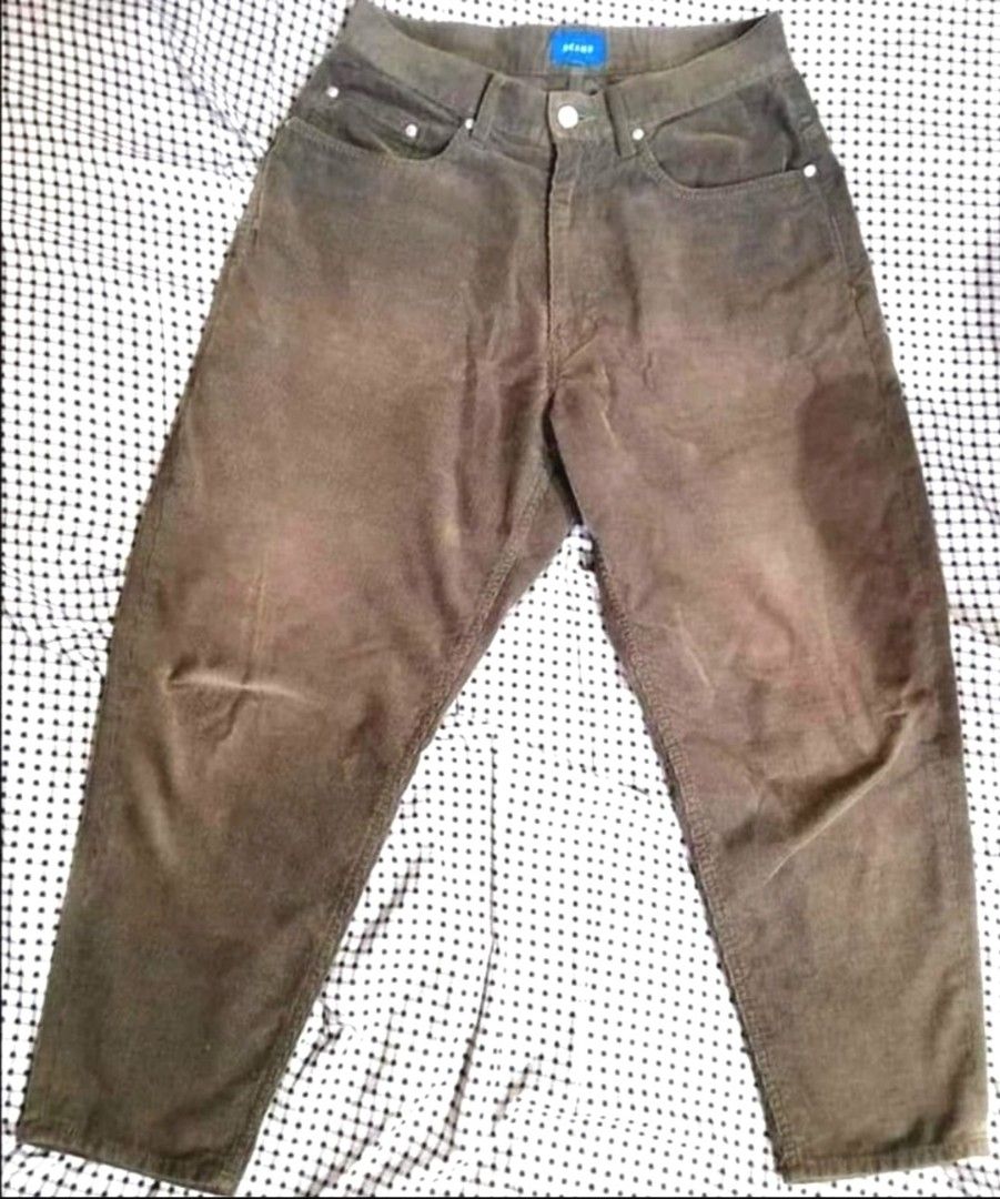 由 johnnydeep9102.1 (刊登 ID 1276993888，圖片 3) 提交，位於 新北市 (New Taipei) 的 日本 BEAMS 燈芯絨 水洗 錐形褲 休閒褲 (墨綠色) (類別：其他長褲)，說明：日本 BEAMS 燈芯絨 水洗 錐形褲 休閒褲 (墨綠色)尺寸S號 (腰圍平量37CM褲長93CM)，日本購入，約9成新，少穿，狀況優良，日本 經典 beams 墨綠色，水洗 ，燈芯絨， 錐形褲，休閒褲，版型超讚，上寬下窄，非常好看，潮男，時尚男，city boy 必備單品之一，不收可惜，出清，便宜賣，😄😉。