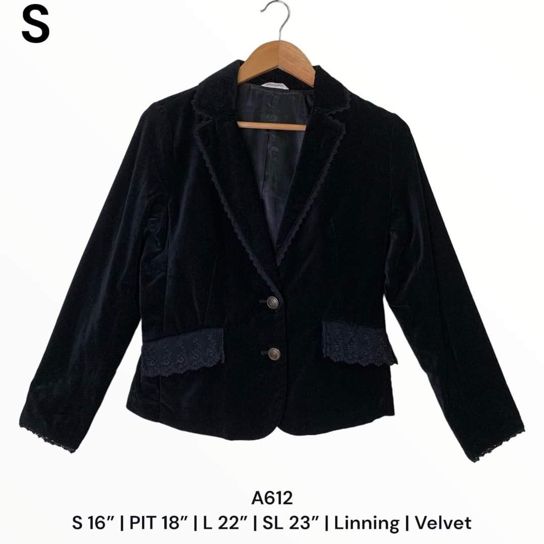 Black velvet top jacket size 22