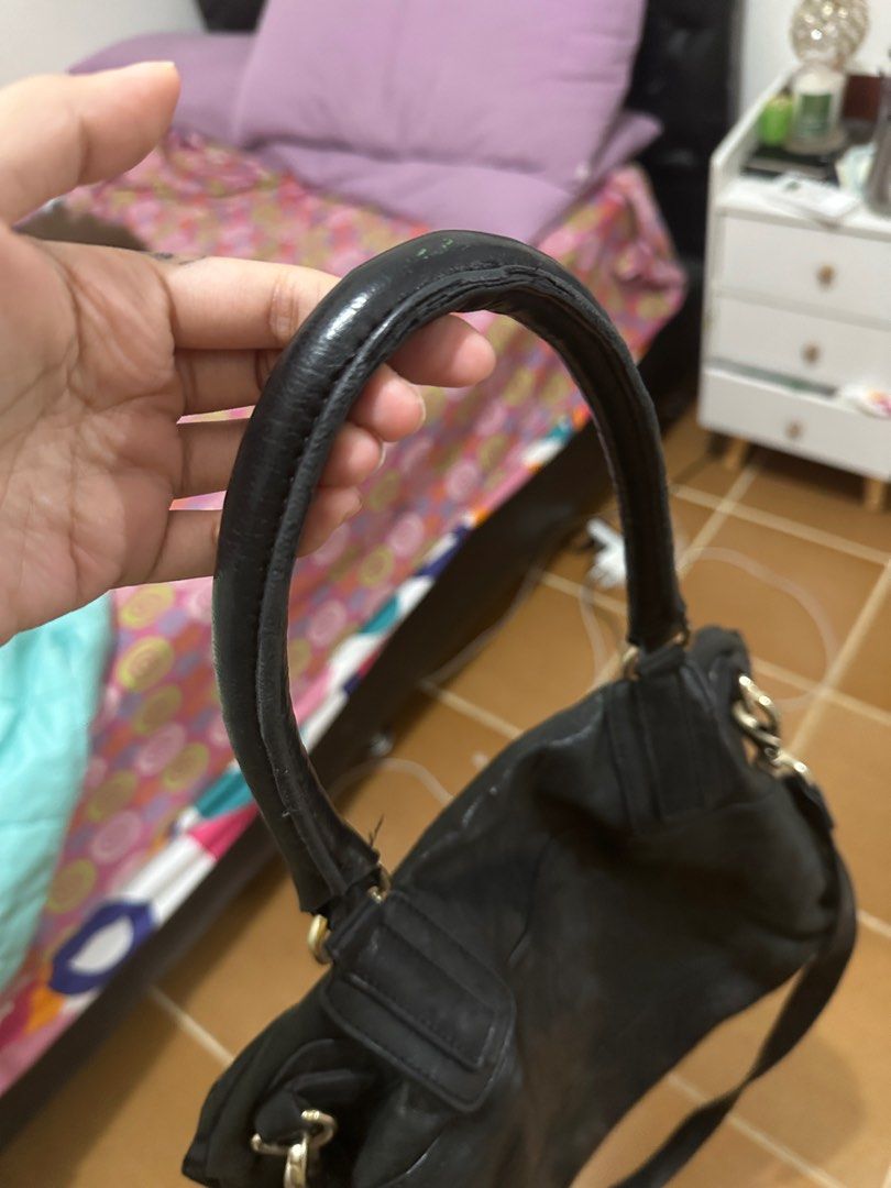 Authentic givenchy pandora (Category: Luxury Bags & Wallets) located in Mandaluyong City. Submitted by prelovedbytim (Listing ID 1276966928, Image 3). Description: With signs of everyday use.