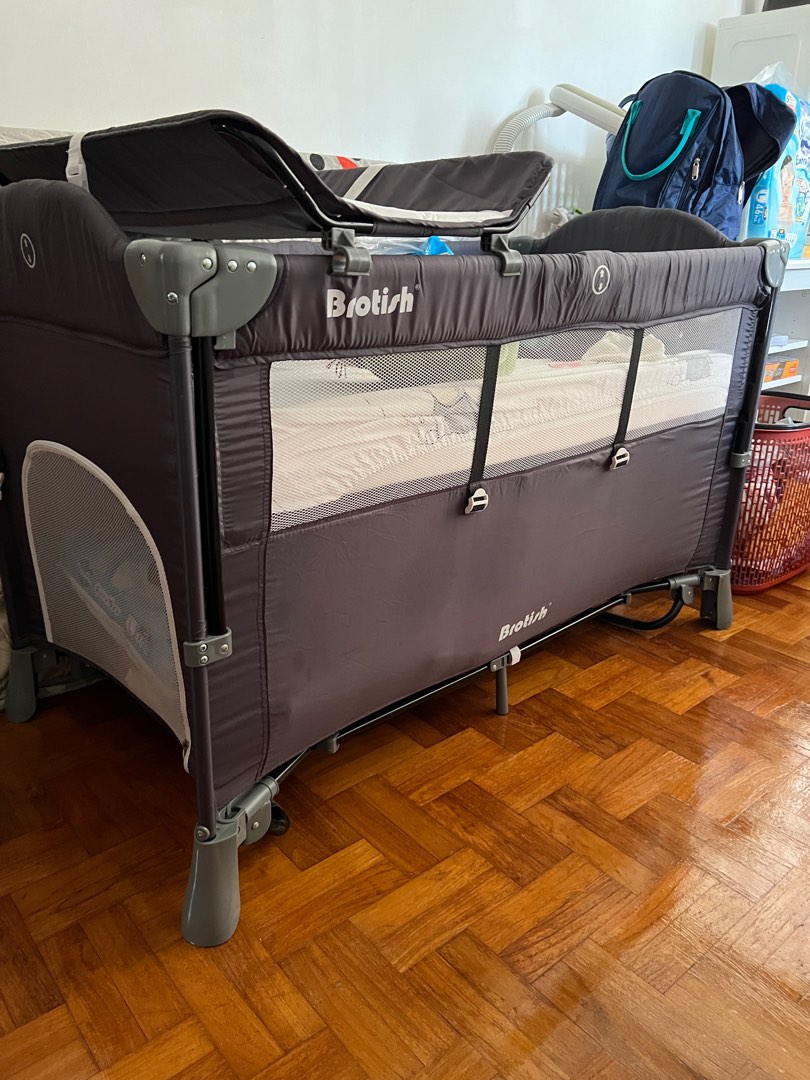 Baby crib with diaper change, Babies & Kids, Baby Nursery & Kids