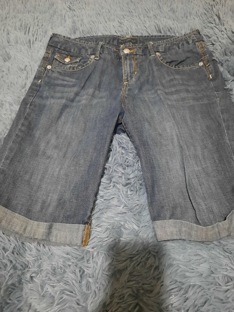 Banana Republic Bermuda Shorts (Category: Other Bottoms) located in San Fernando. Submitted by treasurebest (Listing ID 1276927870, Image 1). Description: size is 29/8, original used once only as it is big for me Status: Available Pls be respectful of each other's time. When you DM and say you are interested and when I say ok then you leave me on seen, please reply if you are really going to buy or not..