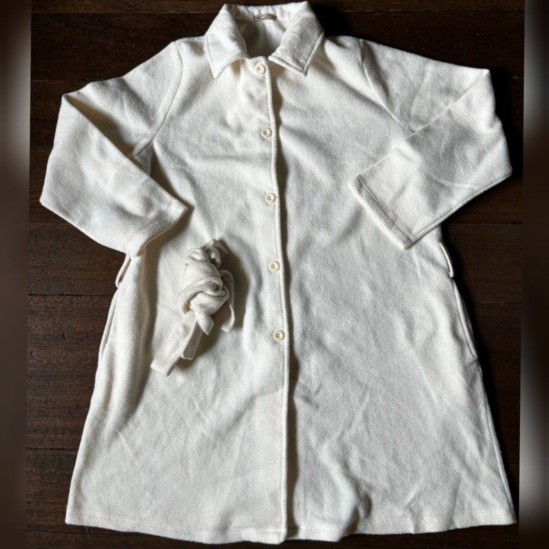 Beige fleece winter coat with belt (Category: Coats, Jackets and Outerwear) located in Quezon City. Submitted by tzeche18 (Listing ID 1276962865, Image 1). Description: 36 × 23.