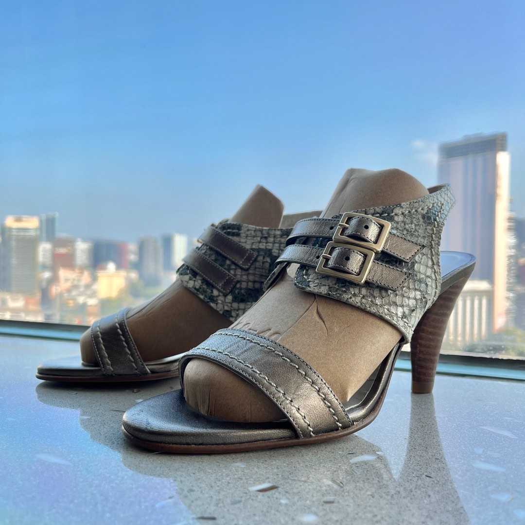 Dalia erica clarks store