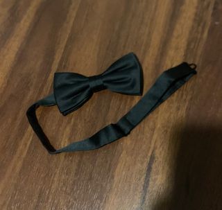 Black adjustable bow tie