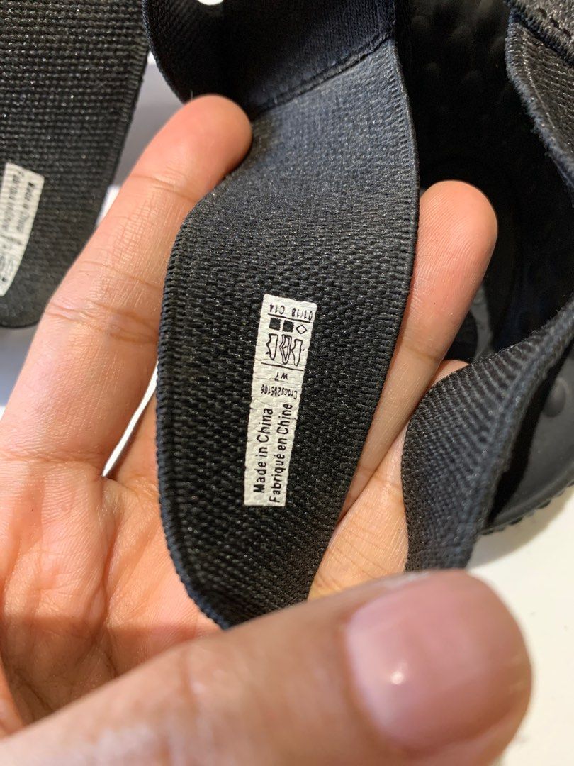 Black rubber sandals/Strappy/Straps (Category: Flats & Sandals) located in San Fernando. Submitted by hellobhessy (Listing ID 1276858921, Image 3). Description: Rubber Foam Sandals w/stretchy straps Color: Black Size: US Women’s 7, 24cm RFS: maluwang yung straps for me; decluttering Notes: Received this as a gift, and kept in the closet for a long time. MOP: BDO, BPI, gcash.