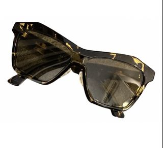 (Category: ) located in . Submitted by style_curates (Listing ID 1276815545, Image 1). Description: .