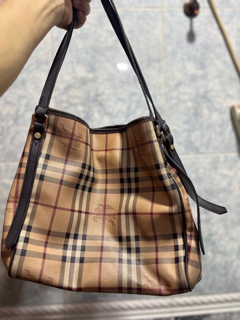 Burberry hand hotsell
