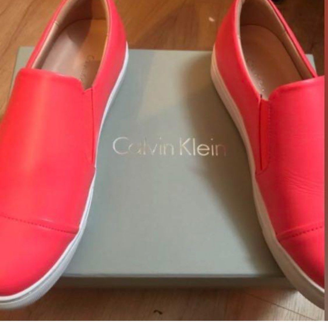Red calvin hotsell klein sandals
