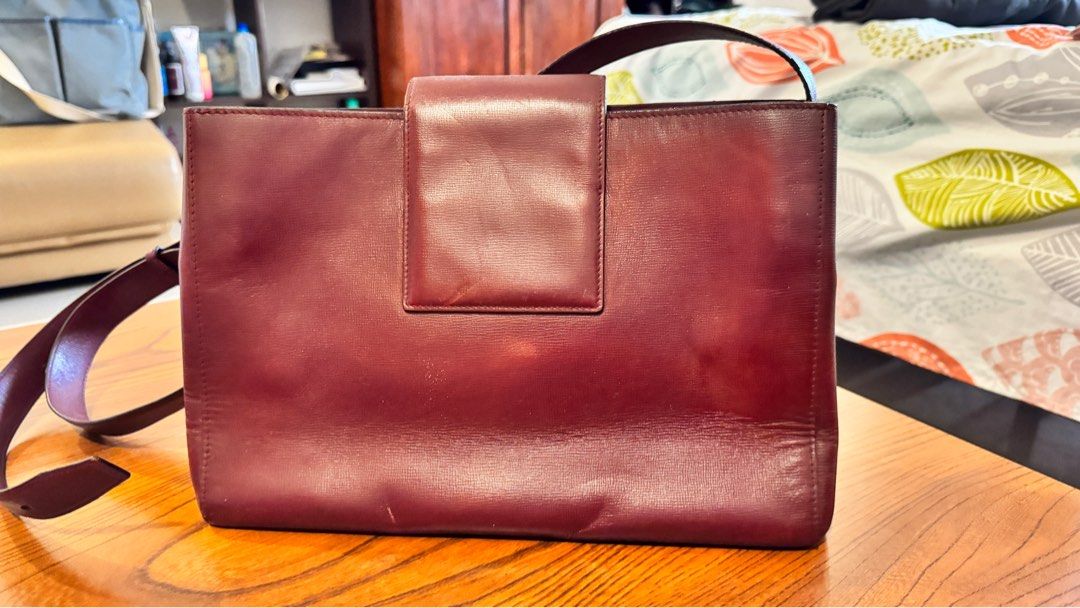 Cartier Vintage Bag (Category: Luxury Bags & Wallets) located in Pasig City. Submitted by jamilaquai1 (Listing ID 1276896226, Image 3). Description: Please note the discolouration in front but not as noticeable. Purchased here in Carousel so I’m not sure of authenticity. Cartier Vintage Shoulder Bag.