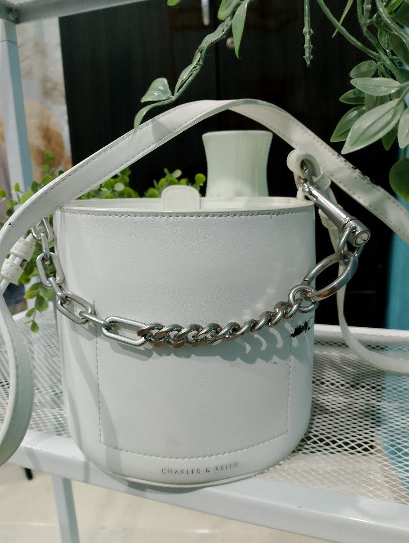 Chain handle bucket bag sales
