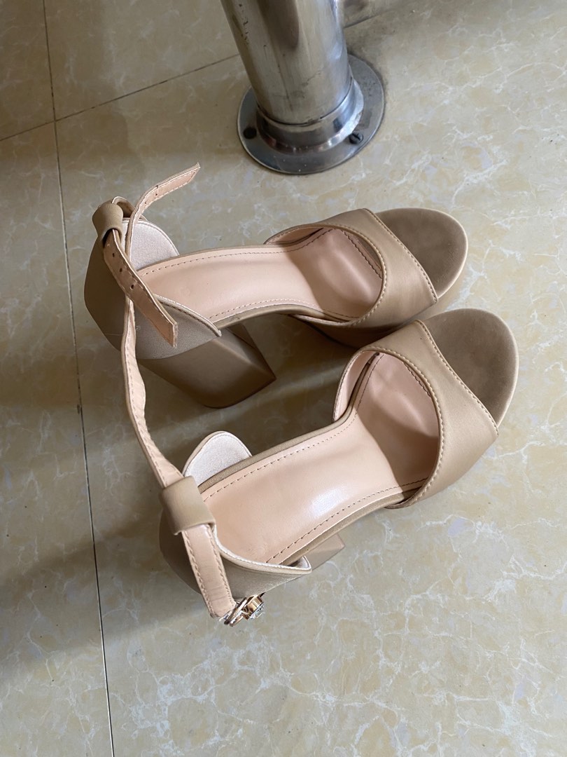 Chunky Nude Strappy Heels, Women's Fashion, Footwear, Heels on Carousell