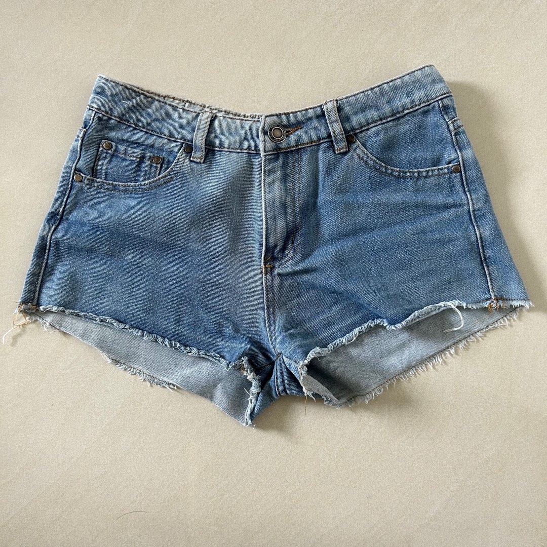 Coco blue denim shorts with front and back pockets, L size, Women's Fashion, Bottoms, Shorts on