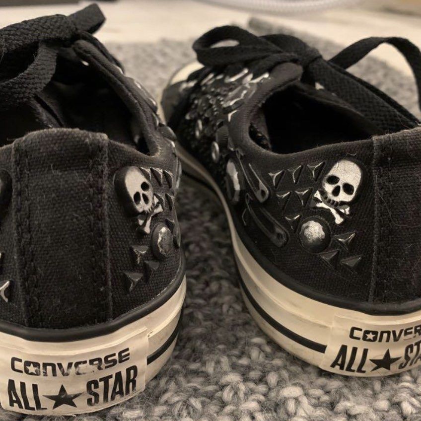 Skull stud converse 2025
