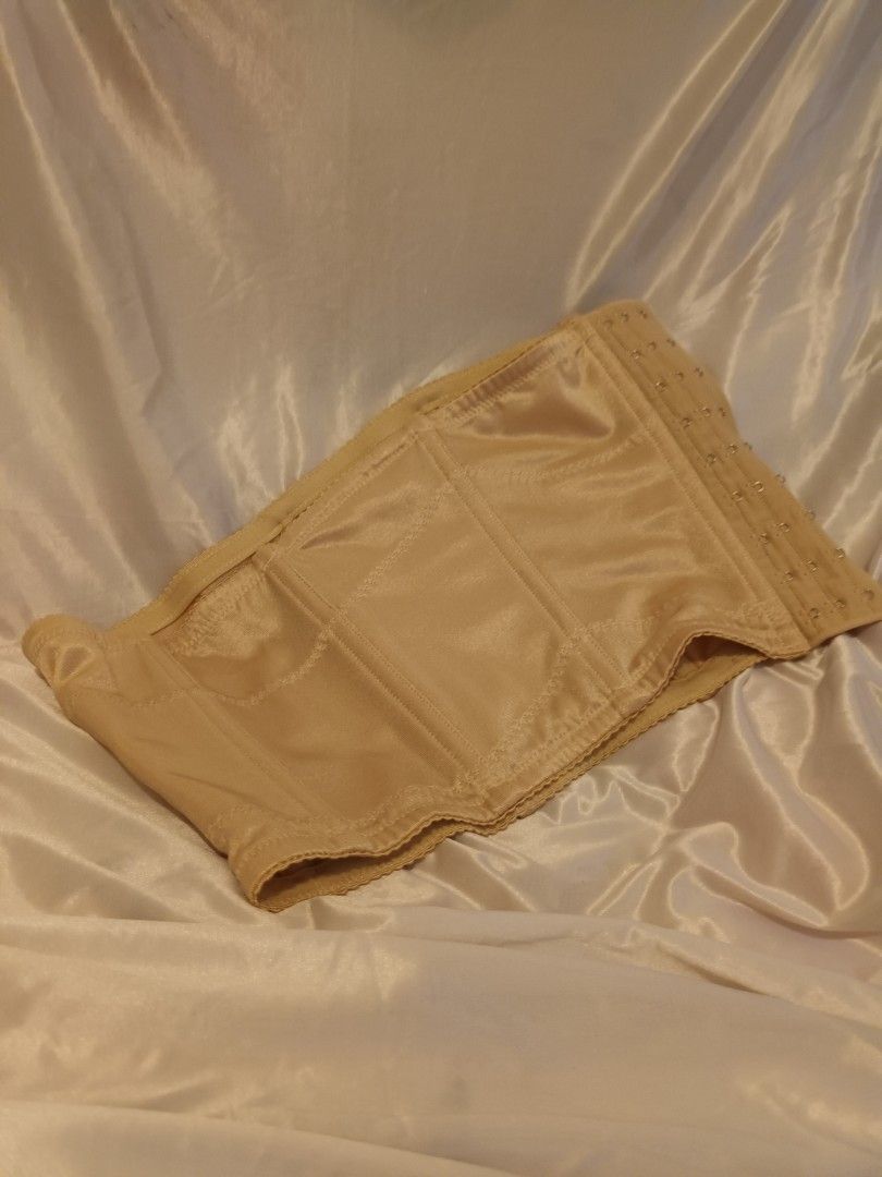 Corset (Category: Undergarments & Loungewear) located in Mandaluyong City. Submitted by declutter_kween (Listing ID 1276813213, Image 2). Description: Brand New corset never used just tried on, washed then stored..