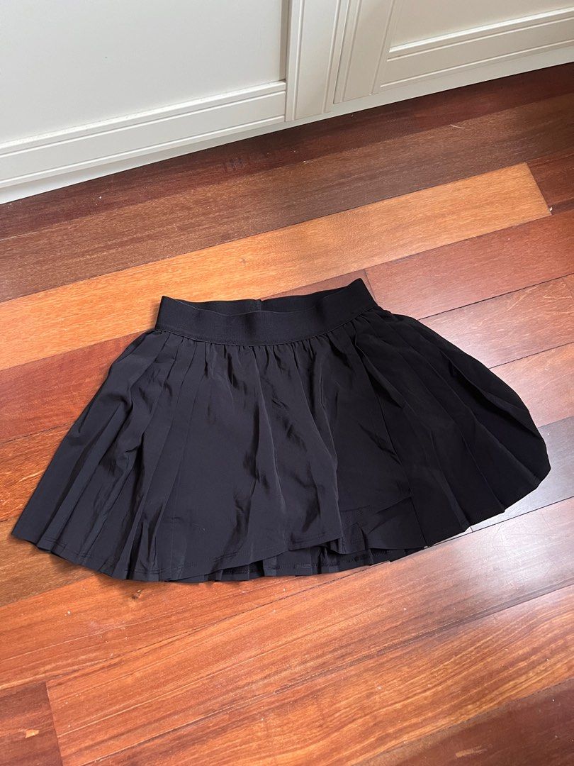 Black pleated skirt cotton on top