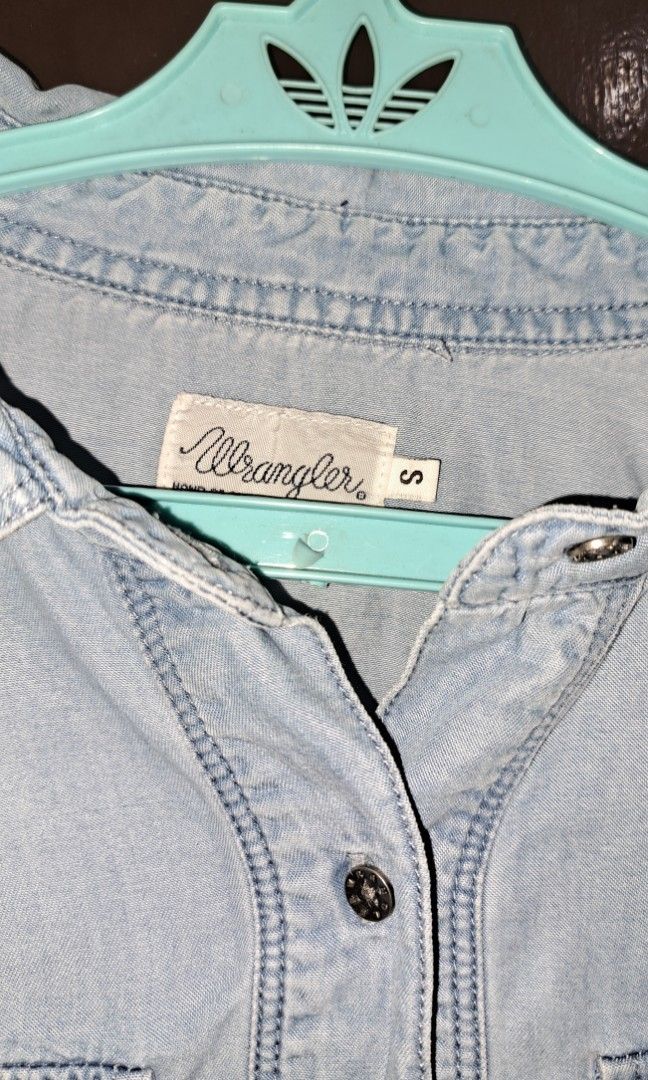 Denim Short Sleeved Blouse (Category: Others Tops) located in Caloocan City. Submitted by HoshiToSora (Listing ID 1277025914, Image 2). Description: WRANGLER denim like top size: XS to S but better for XS rfs: kinda small na.