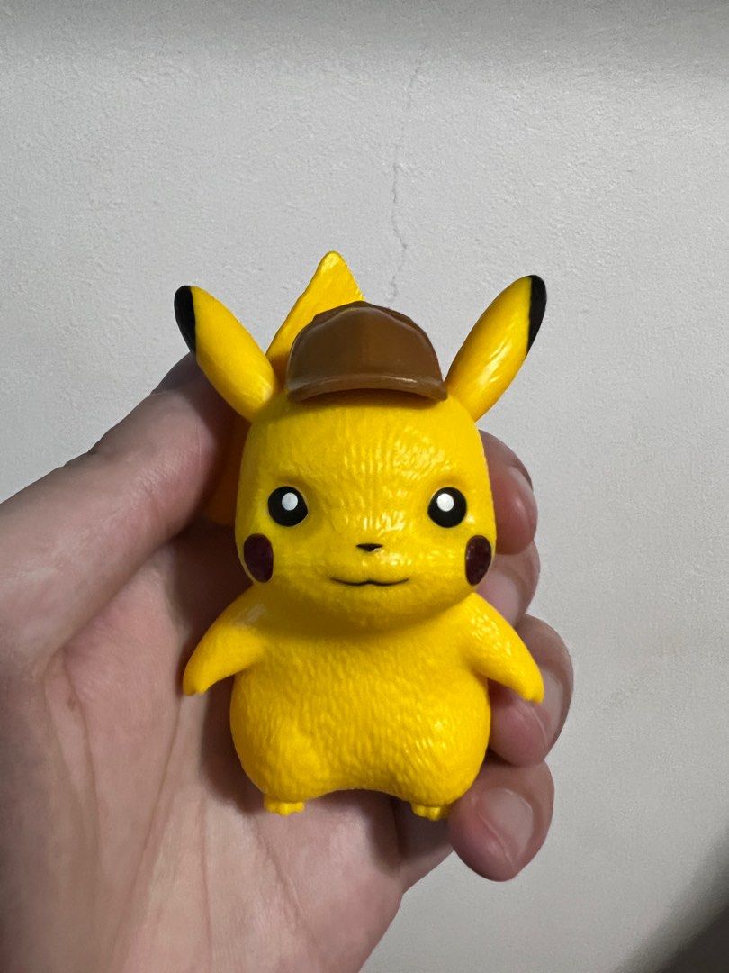 Detective Pikachu Pokemon Figure