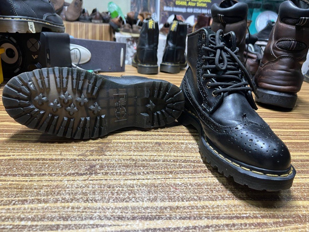 Dr martens wingtip boots 2025
