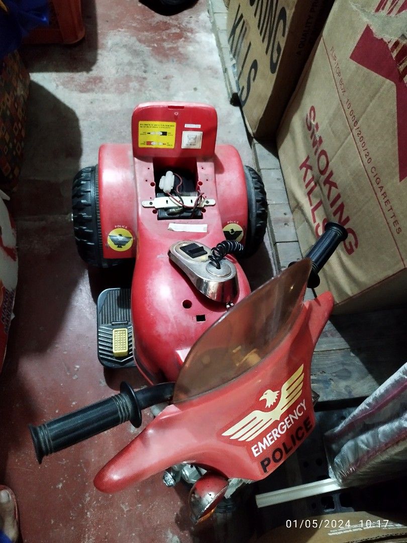 Electric motor for kids (Category: Kids Toys) located in Quezon City. Submitted by rosapage (Listing ID 1276832350, Image 2). Description: still working in charging.
