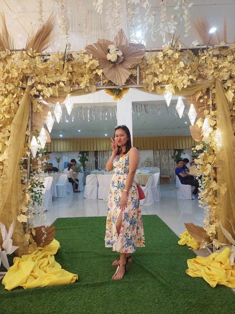 Floral dress with slit (Category: Dresses) located in Mangaldan. Submitted by weyla_g (Listing ID 1276933316, Image 2). Description: Good as new worn once lang sa wedding nakaka sexy at nakakaputi ung color. Stretchy siya so fits up to medium size.