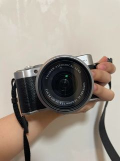Fujifilm Mirrorless Camera X-A20 with Box (Lady-Owned) with Free 2 Batteries & Charger + 128 GB Memory Card