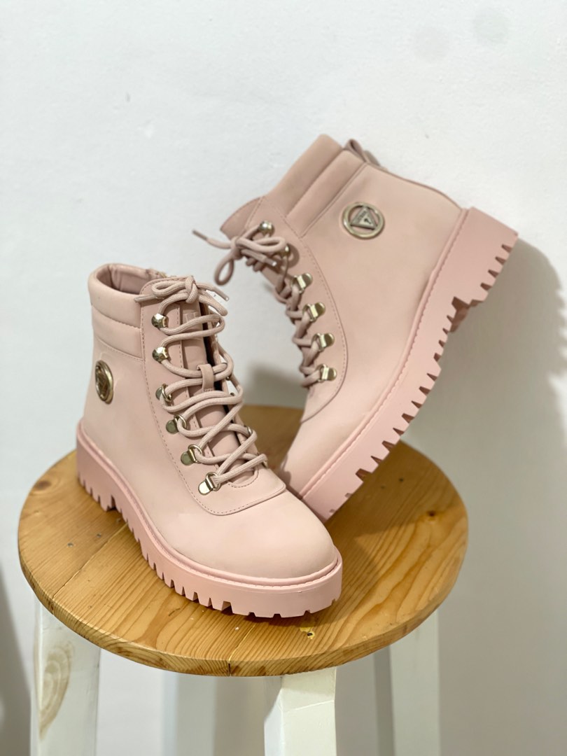 Guess outlet pink boots