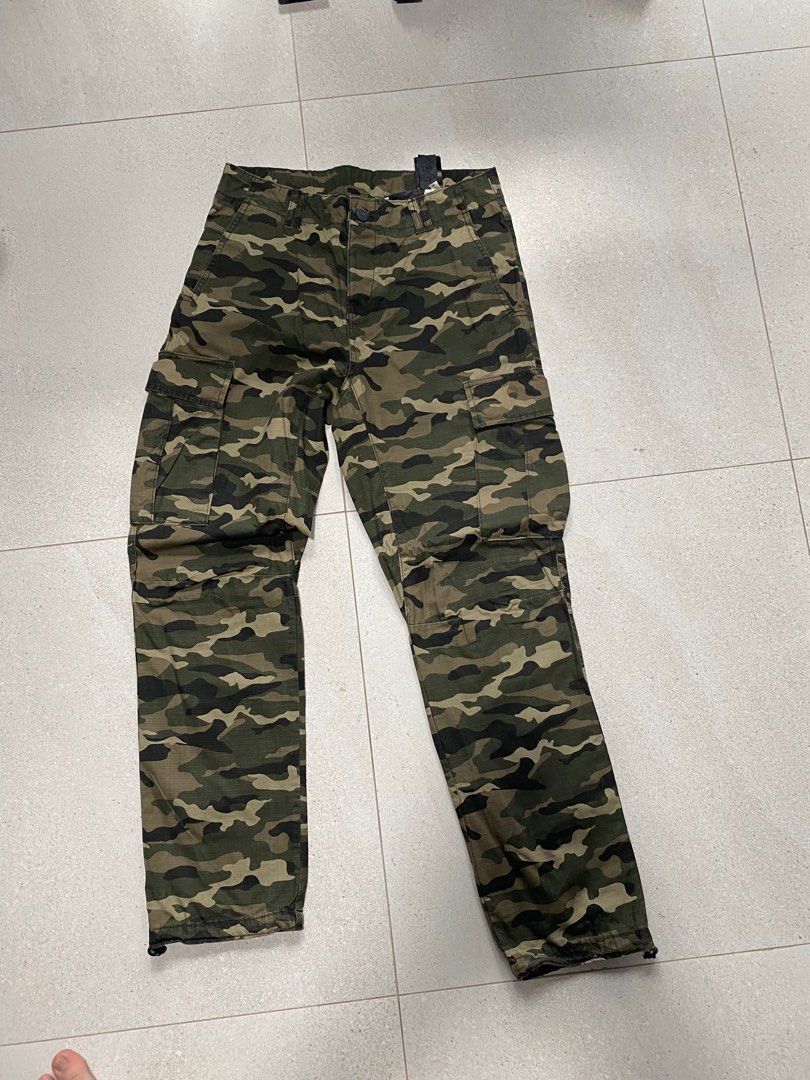 H&m camo cargo best sale pants