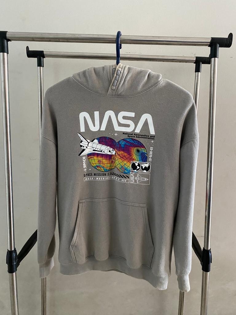 Hoodie Nasa H M Fesyen Pria Pakaian Baju Luaran di Carousell