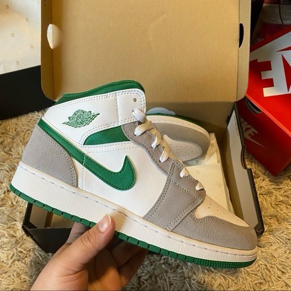 Air jordan 1 sales mid pine green