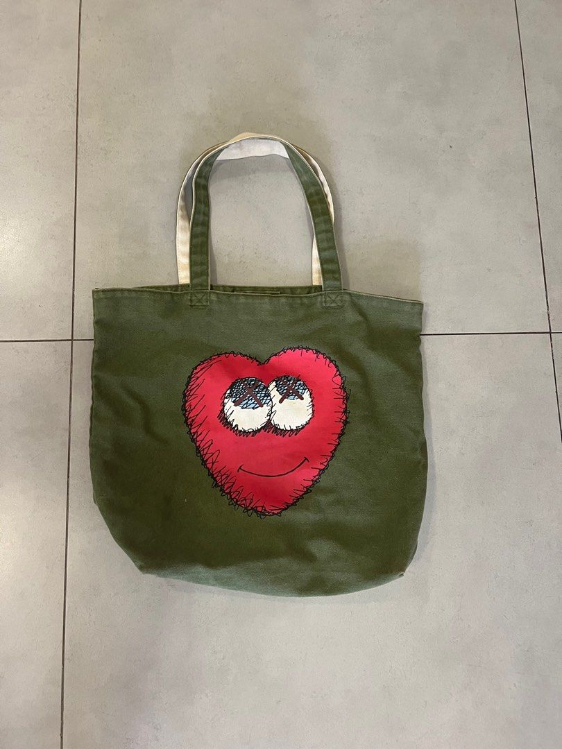 Kaws store uniqlo tote