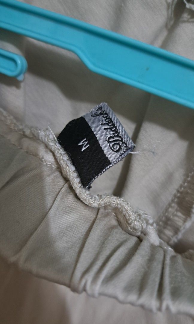 Khaki cream pants (Category: Other Bottoms) located in Caloocan City. Submitted by HoshiToSora (Listing ID 1277039139, Image 3). Description: great for summer casual size: 26-31 length: 34 rfs: does fit me.